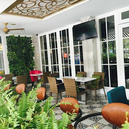 Hotel Feodora Grogol Jakarta Exterior photo